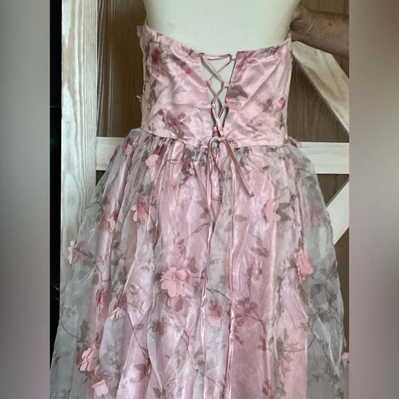 Elegant Pink Floral Strapless, Back Lace-up Gown with Floral Appliqués  SIZE XL - Picture 13 of 13